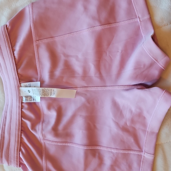 Lululemon Softstreme High-Rise Short 4", Size 4,‎ Excellent - Picture 4 of 8